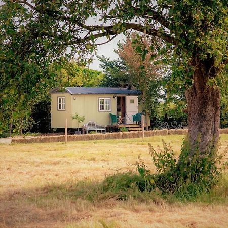 The Abberton Shepherds Hut Evesham Extérieur photo