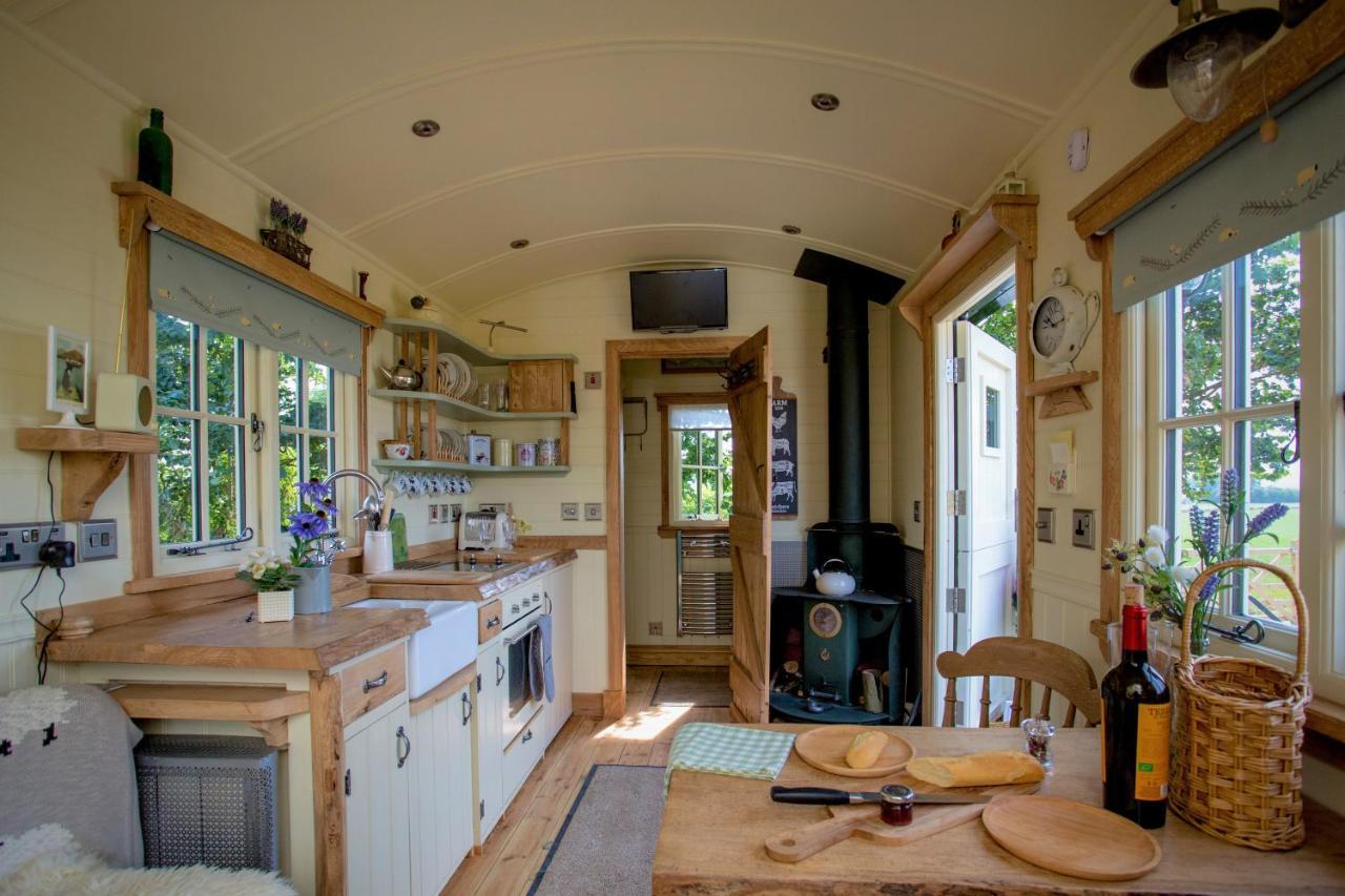 The Abberton Shepherds Hut Evesham Extérieur photo