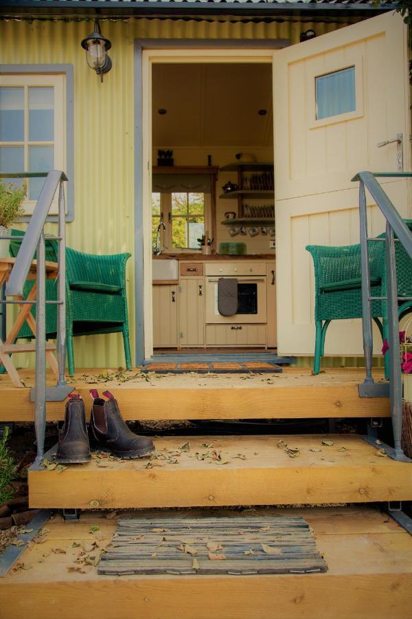 The Abberton Shepherds Hut Evesham Extérieur photo
