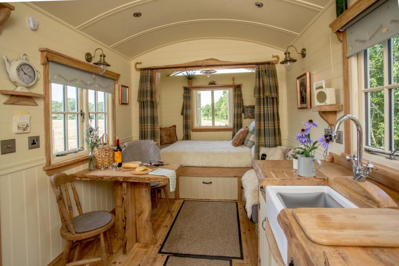 The Abberton Shepherds Hut Evesham Extérieur photo