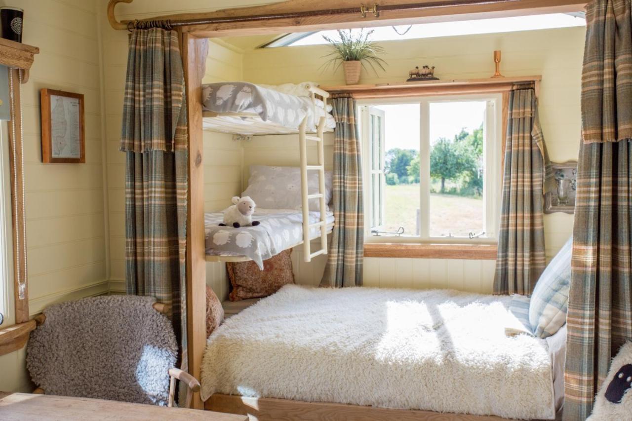 The Abberton Shepherds Hut Evesham Extérieur photo